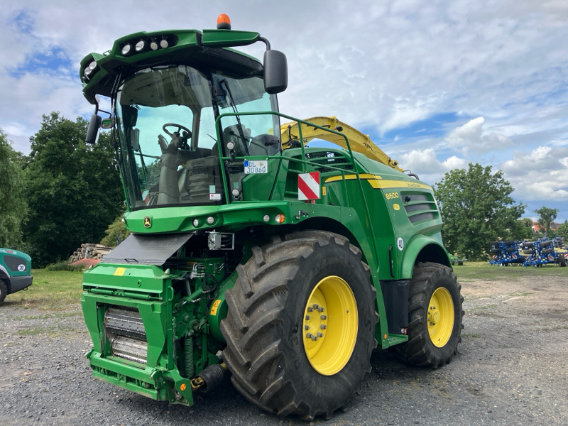 John Deere 8600 mit Kemper 460 StalkBuster und 639 PickUp - Машина за жнеење: слика 1 John Deere 8600 mit Kemper 460 StalkBuster und 639 PickUp - Машина за жнеење: слика 1