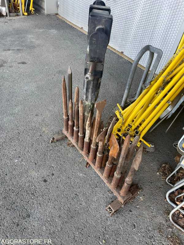 1 Compresseur mobile (+1 marteau perforateur,4 spatules,7 burins,1meuleuse,1 déb - Компресор за воздух: слика 3 1 Compresseur mobile (+1 marteau perforateur,4 spatules,7 burins,1meuleuse,1 déb - Компресор за воздух: слика 3