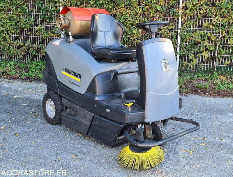 BALAYEUSE KARCHER - 2012 - 182 heures - Возило за метење: слика 1 BALAYEUSE KARCHER - 2012 - 182 heures - Возило за метење: слика 1