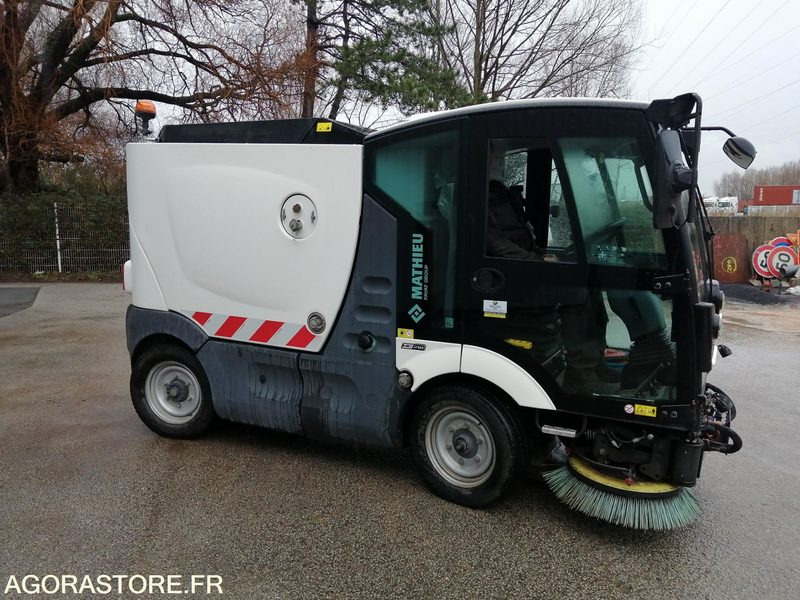 BALAYEUSE - MATHIEU - AZURA FLEX - 2020 / 4222 HEURES - Возило за метење: слика 1 BALAYEUSE - MATHIEU - AZURA FLEX - 2020 / 4222 HEURES - Возило за метење: слика 1