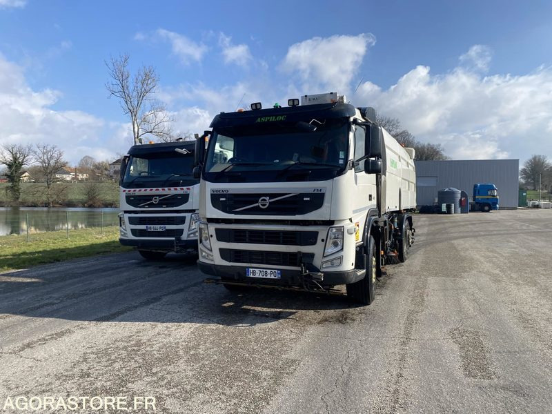 BALAYEUSE VOLVO BLANC 6 ROUES - ANNEE 2013 - 245000KMS - Возило за метење: слика 2 BALAYEUSE VOLVO BLANC 6 ROUES - ANNEE 2013 - 245000KMS - Возило за метење: слика 2