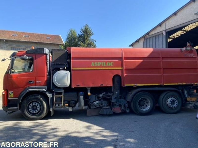 BALAYEUSE VOLVO ROUGE 6ROUES - ANNEE 2011- 298975KMS - Возило за метење: слика 4 BALAYEUSE VOLVO ROUGE 6ROUES - ANNEE 2011- 298975KMS - Возило за метење: слика 4