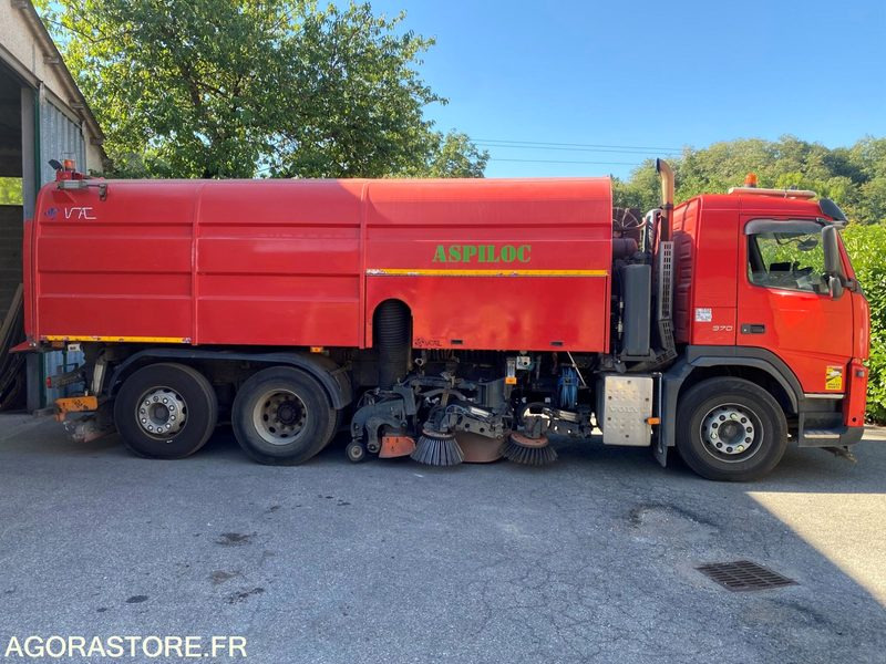 BALAYEUSE VOLVO ROUGE 6ROUES - ANNEE 2011- 298975KMS - Возило за метење: слика 1 BALAYEUSE VOLVO ROUGE 6ROUES - ANNEE 2011- 298975KMS - Возило за метење: слика 1
