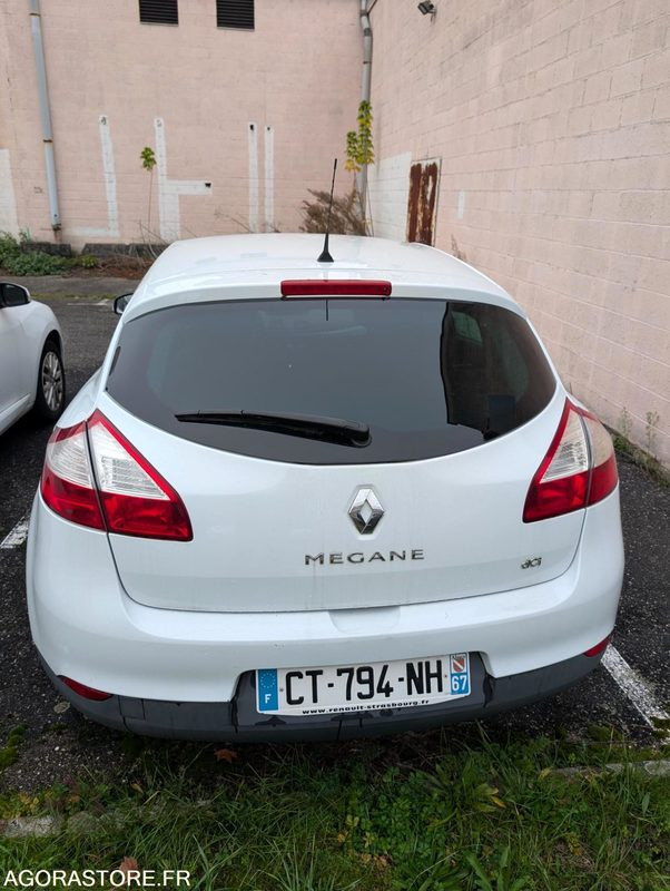 BERLINE MEGANE RENAULT 1.5 DCI BON ETAT 5 PLACES 200 010 KM - Автомобил: слика 4 BERLINE MEGANE RENAULT 1.5 DCI BON ETAT 5 PLACES 200 010 KM - Автомобил: слика 4