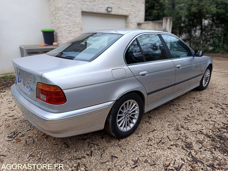 BMW SERIE 5 525i 2.5 i 192CH BOITE AUTOMATIQUE - 2001 - 212000KMS - Автомобил: слика 5 BMW SERIE 5 525i 2.5 i 192CH BOITE AUTOMATIQUE - 2001 - 212000KMS - Автомобил: слика 5