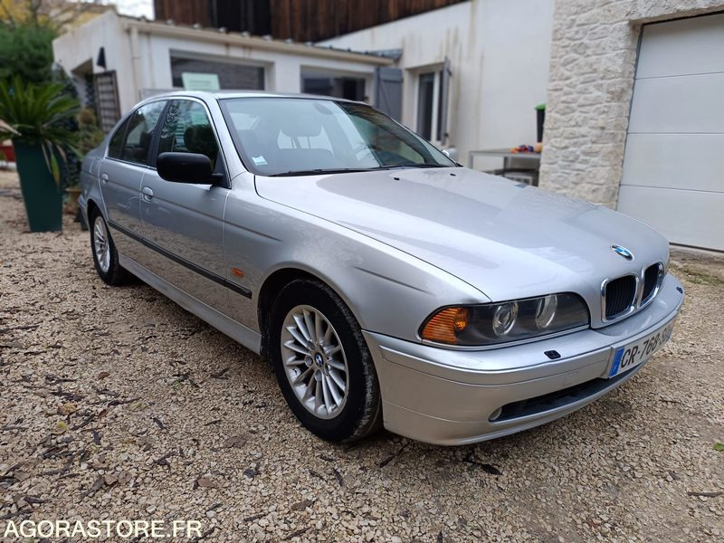 BMW SERIE 5 525i 2.5 i 192CH BOITE AUTOMATIQUE - 2001 - 212000KMS - Автомобил: слика 3 BMW SERIE 5 525i 2.5 i 192CH BOITE AUTOMATIQUE - 2001 - 212000KMS - Автомобил: слика 3