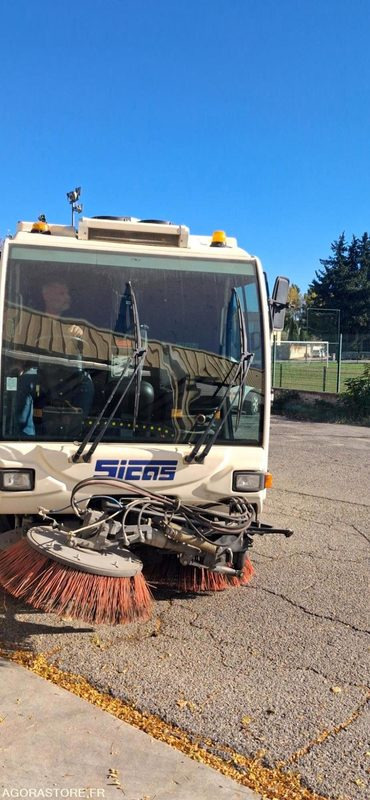 Balayeuse Euroclean Sicas modèle Millennium " New Generation" - Возило за метење: слика 3 Balayeuse Euroclean Sicas modèle Millennium " New Generation" - Возило за метење: слика 3