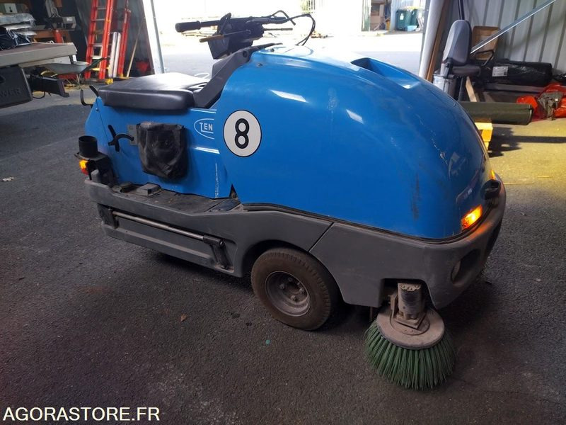 Balayeuse aspiratrice de trottoirs TENNANT LITTER HAWK 4100 - Возило за метење: слика 1 Balayeuse aspiratrice de trottoirs TENNANT LITTER HAWK 4100 - Возило за метење: слика 1