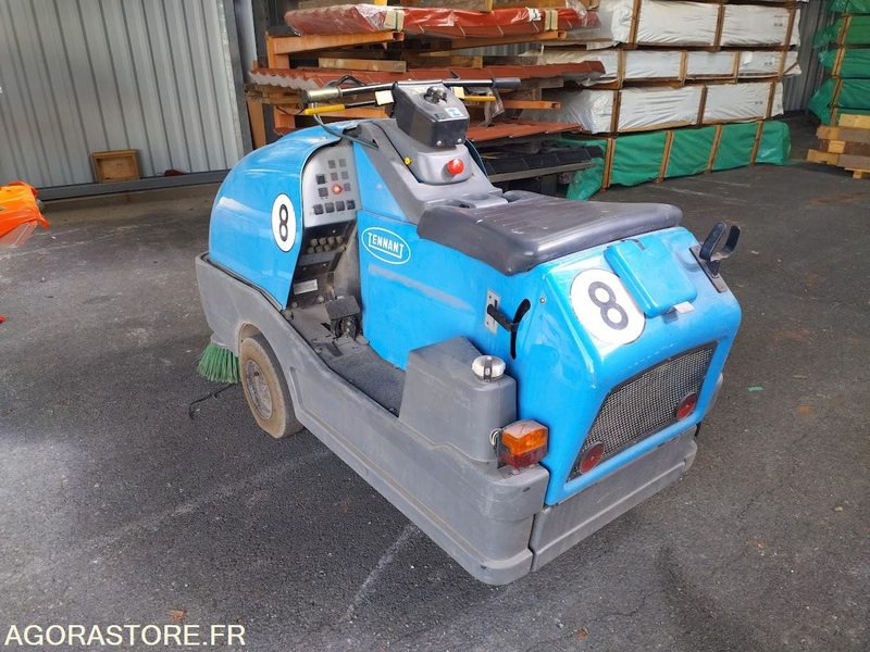 Balayeuse aspiratrice de trottoirs TENNANT LITTER HAWK 4100 - Возило за метење: слика 3 Balayeuse aspiratrice de trottoirs TENNANT LITTER HAWK 4100 - Возило за метење: слика 3