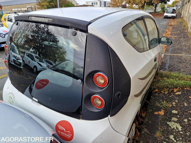 Bollore Bluecar - 81580 -2013- DB897JS - Автомобил: слика 4 Bollore Bluecar - 81580 -2013- DB897JS - Автомобил: слика 4