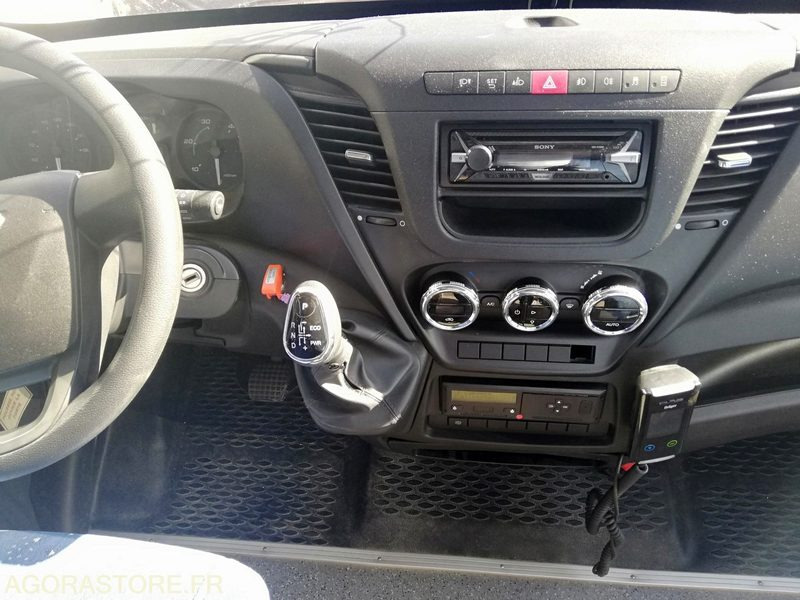 Bus Iveco UNVI 70C17 - 2017 - 120 000 km - Школски автобус: слика 3 Bus Iveco UNVI 70C17 - 2017 - 120 000 km - Школски автобус: слика 3