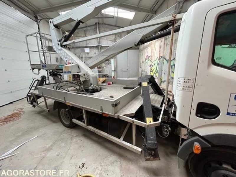 CAMION NACELLE NISSAN IMER P 23 AS 11 2013 20 000 KM - Камион со подигачка кошница: слика 5 CAMION NACELLE NISSAN IMER P 23 AS 11 2013 20 000 KM - Камион со подигачка кошница: слика 5