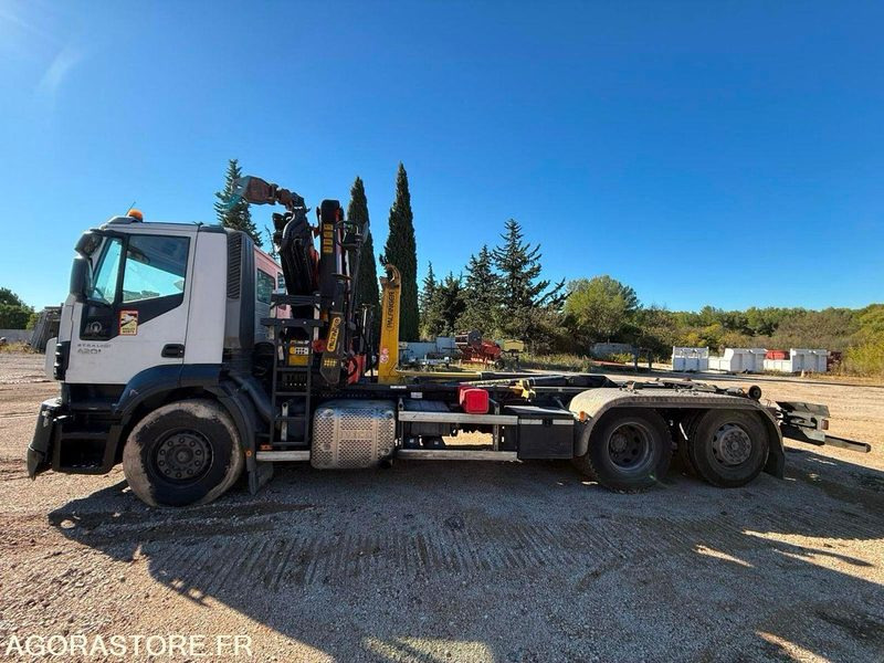 CAMION POLYBENNE GRUE IVECO MOTEUR HS - 390000km - 2014 - Камион со кука за подигање: слика 2 CAMION POLYBENNE GRUE IVECO MOTEUR HS - 390000km - 2014 - Камион со кука за подигање: слика 2