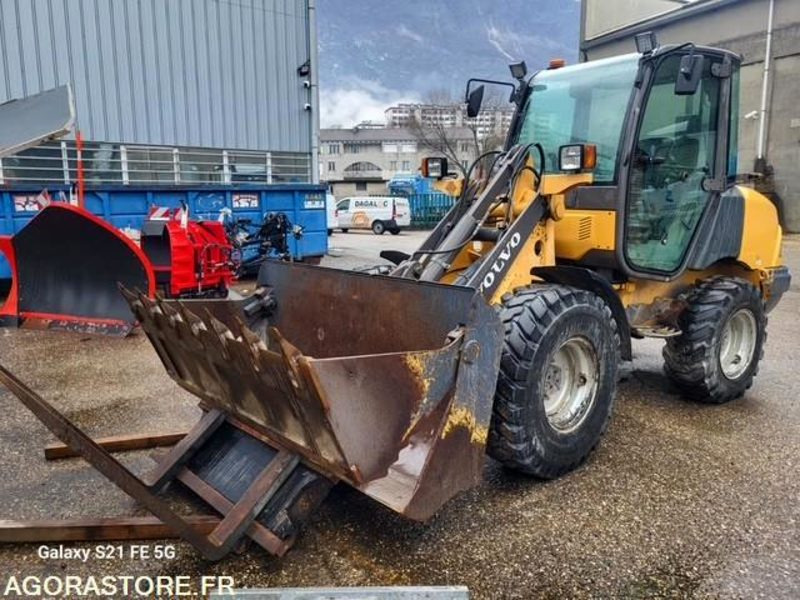 CHARGEUSE VOLVO L25B-P 2008 6200 HEURES - Натоварувач: слика 1 CHARGEUSE VOLVO L25B-P 2008 6200 HEURES - Натоварувач: слика 1
