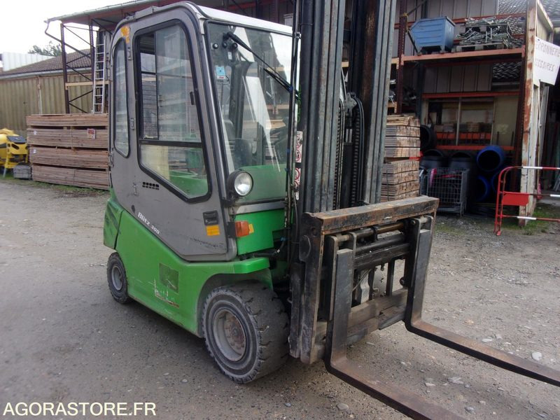 CHARIOT ÉLÉVATEUR 3 TONNES POSITIONNEUR DE FOURCHES ELECTRIQUE CESAB - Електричен вилушкар: слика 1 CHARIOT ÉLÉVATEUR 3 TONNES POSITIONNEUR DE FOURCHES ELECTRIQUE CESAB - Електричен вилушкар: слика 1