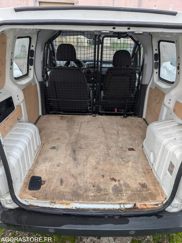 CITROEN NEMO 1.4 HDI - 137 030 KM - Мало комбе: слика 4 CITROEN NEMO 1.4 HDI - 137 030 KM - Мало комбе: слика 4