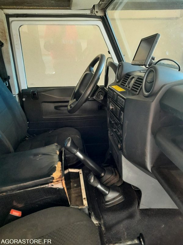Camion hydrocureur LAND ROVER Defender - 2014 / 142 462 KM - Пикап: слика 4 Camion hydrocureur LAND ROVER Defender - 2014 / 142 462 KM - Пикап: слика 4