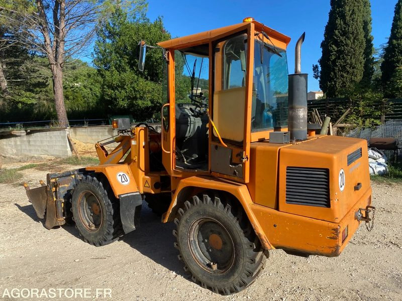 Chargeuse - Натоварувач: слика 2 Chargeuse - Натоварувач: слика 2