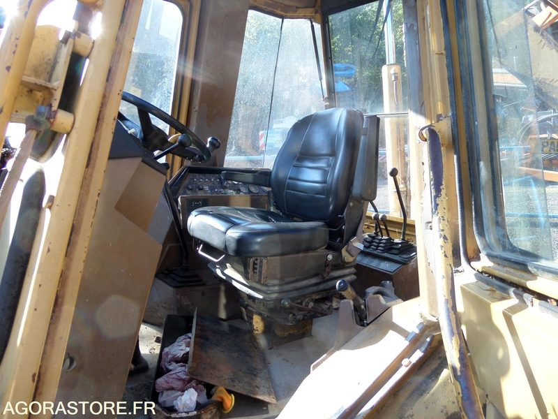 Chargeuse pelleteuse caterpillar 428 -1992- 13000h (N2TRPL) - Ровокопач: слика 4 Chargeuse pelleteuse caterpillar 428 -1992- 13000h (N2TRPL) - Ровокопач: слика 4