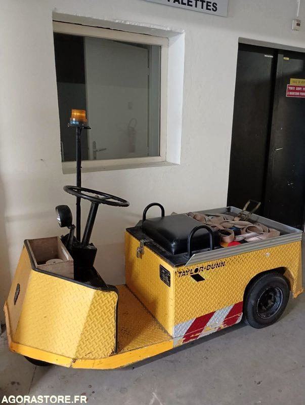 Chariot électrique TAYLOR DUNN - Bon état - 2010 - Тракторче за влечење: слика 1 Chariot électrique TAYLOR DUNN - Bon état - 2010 - Тракторче за влечење: слика 1