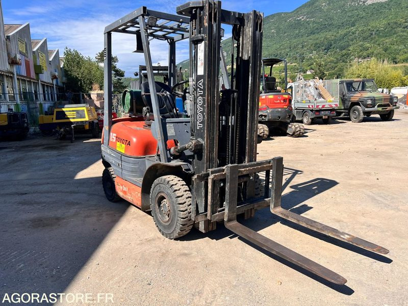 Chariot élévateur à gaz Toyota FG15 4,3m - 1,5T - Année 1994 - 10770 heures - Плински вилушкар: слика 5 Chariot élévateur à gaz Toyota FG15 4,3m - 1,5T - Année 1994 - 10770 heures - Плински вилушкар: слика 5