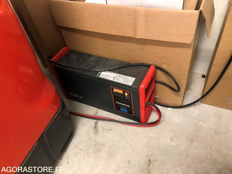 Chariot élévateur à mât rétractable - Вилушкар со подигнување: слика 1 Chariot élévateur à mât rétractable - Вилушкар со подигнување: слика 1