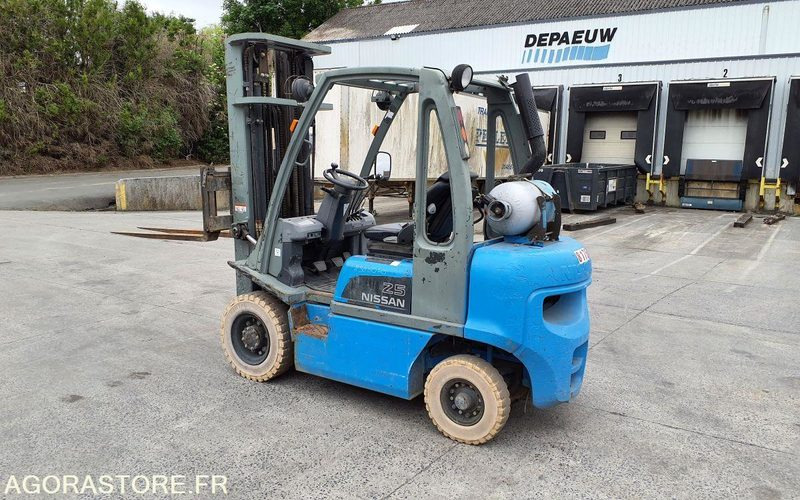 Chariot élévateur frontal GAZ Nissan 2827 heures Triplex UD02A25PQ - 3F550 - Плински вилушкар: слика 2 Chariot élévateur frontal GAZ Nissan 2827 heures Triplex UD02A25PQ - 3F550 - Плински вилушкар: слика 2