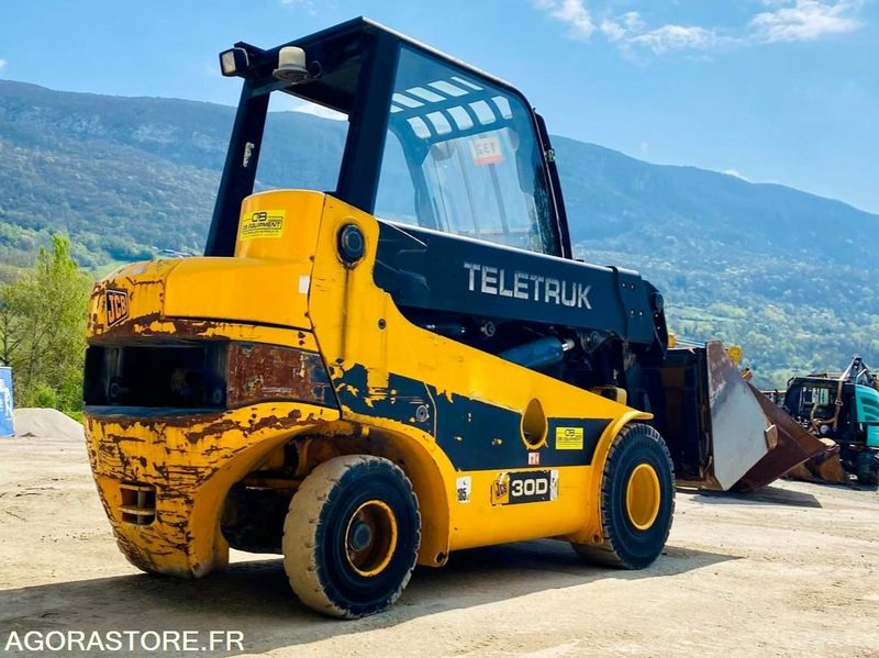 Chariot télescopique Teletruk JCB TLT30D - Année 2004 - 3870 h - Телескопски ракувач: слика 4 Chariot télescopique Teletruk JCB TLT30D - Année 2004 - 3870 h - Телескопски ракувач: слика 4