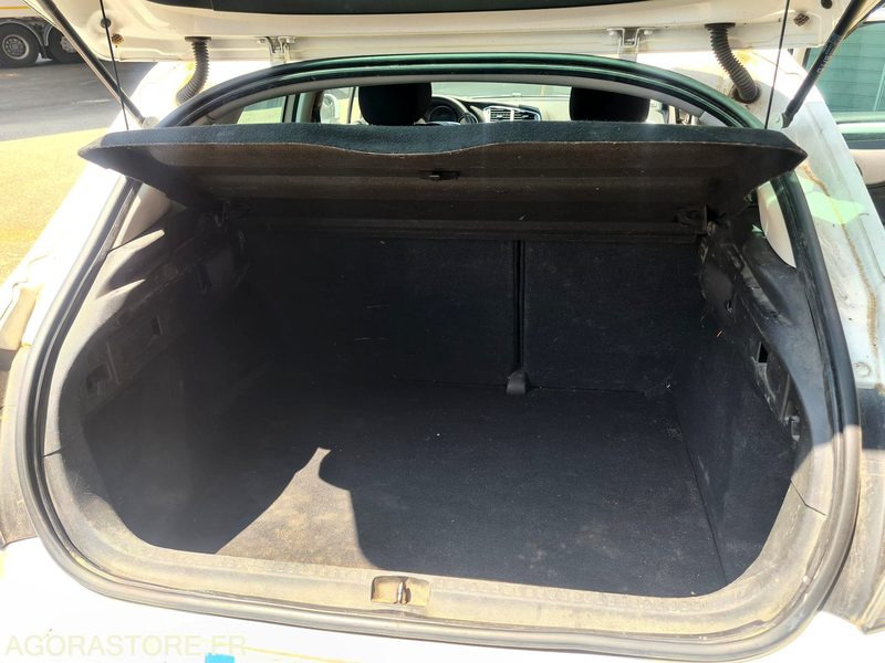 Citroën C4 EV-500-GR - véhicule non roulant - Автомобил: слика 5 Citroën C4 EV-500-GR - véhicule non roulant - Автомобил: слика 5