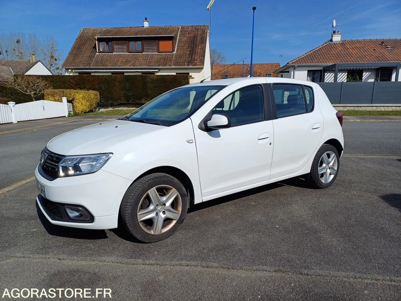 DACIA SANDERO EW-951-JH - 2018 - 179 000 km - Автомобил: слика 3 DACIA SANDERO EW-951-JH - 2018 - 179 000 km - Автомобил: слика 3