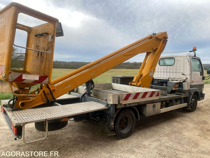 Nacelle Multitel 160 ALU DS monté sur Nissan Cabstar - Друга машина: слика 2 Nacelle Multitel 160 ALU DS monté sur Nissan Cabstar - Друга машина: слика 2