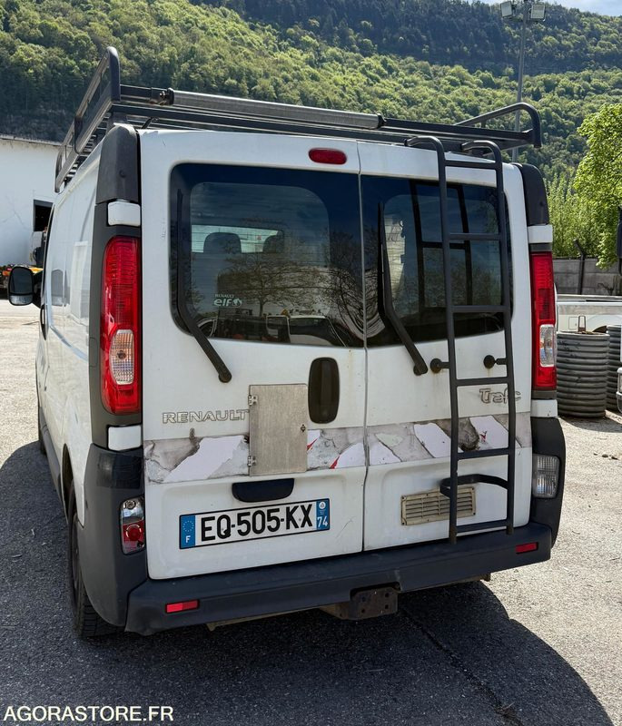 EQ505KX - RENAULT TRAFIC 1.9 dci 100 - - Товарно комбе: слика 4 EQ505KX - RENAULT TRAFIC 1.9 dci 100 - - Товарно комбе: слика 4
