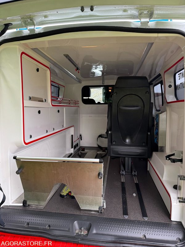 FF-800-VF - Roulant - RENAULT TRAFIC - VASP - CG KS - 337 746 Kms - Амбулантно возило: слика 5 FF-800-VF - Roulant - RENAULT TRAFIC - VASP - CG KS - 337 746 Kms - Амбулантно возило: слика 5
