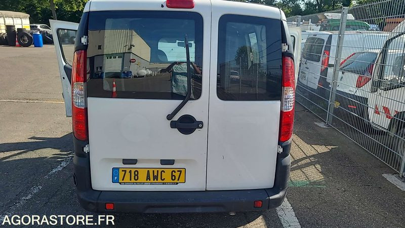 FIAT DOBLO CARGO - 2007 - 98427KM - 718 AWC 67 - Мало комбе: слика 4 FIAT DOBLO CARGO - 2007 - 98427KM - 718 AWC 67 - Мало комбе: слика 4