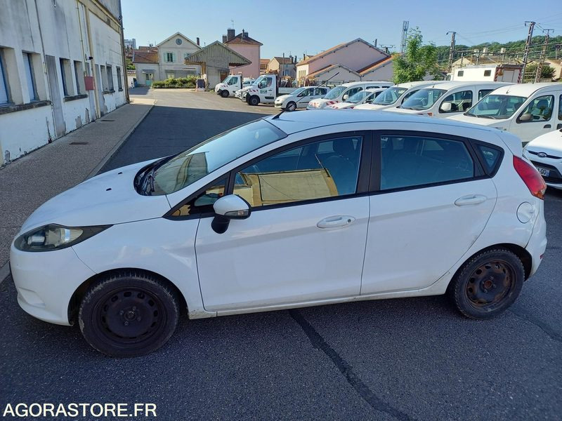 FORD FIESTA TDCI 70 FAP TREND 5 portes - Автомобил: слика 2 FORD FIESTA TDCI 70 FAP TREND 5 portes - Автомобил: слика 2