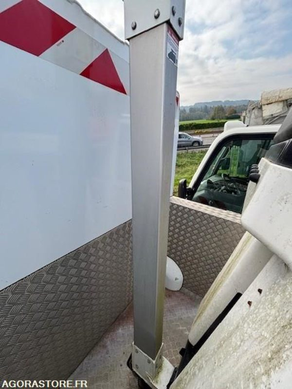 FOURGON NACELLE RENAULT MASTER ET NACELLE VERSALIFT 11.3 M 2019 110329 KM - Камион со подигачка кошница: слика 3 FOURGON NACELLE RENAULT MASTER ET NACELLE VERSALIFT 11.3 M 2019 110329 KM - Камион со подигачка кошница: слика 3