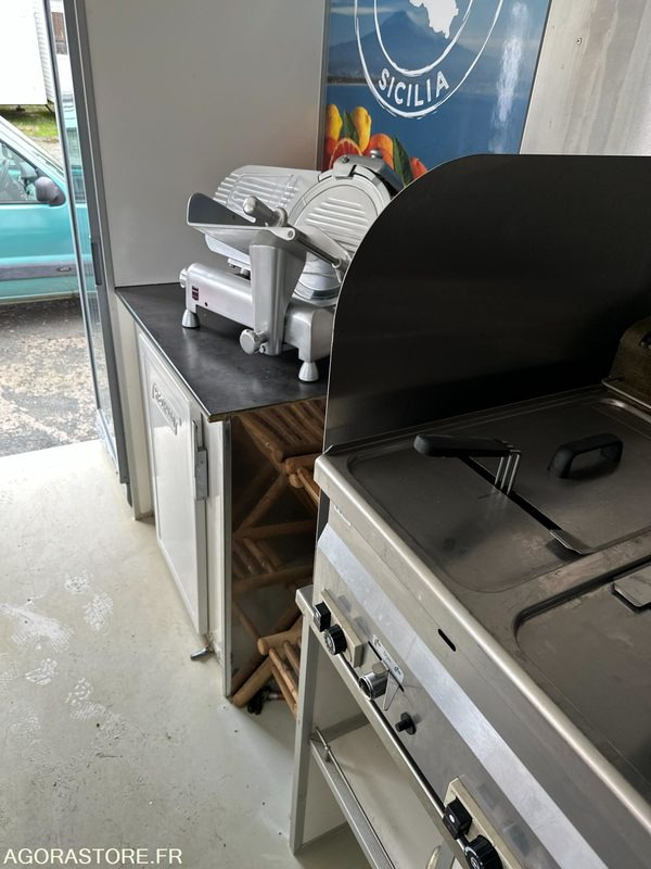 Foodtruck tout équipé - Камион за продажба на добра: слика 3 Foodtruck tout équipé - Камион за продажба на добра: слика 3