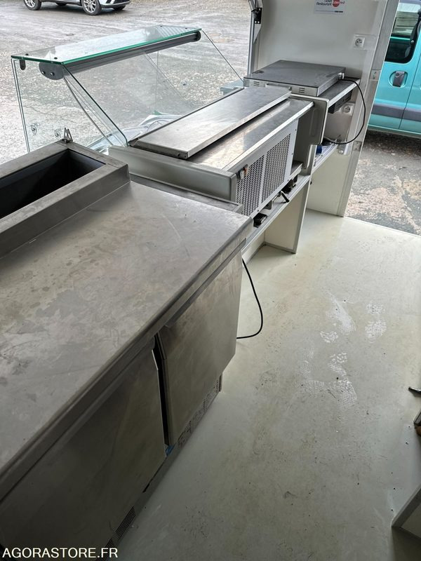 Foodtruck tout équipé - Камион за продажба на добра: слика 4 Foodtruck tout équipé - Камион за продажба на добра: слика 4