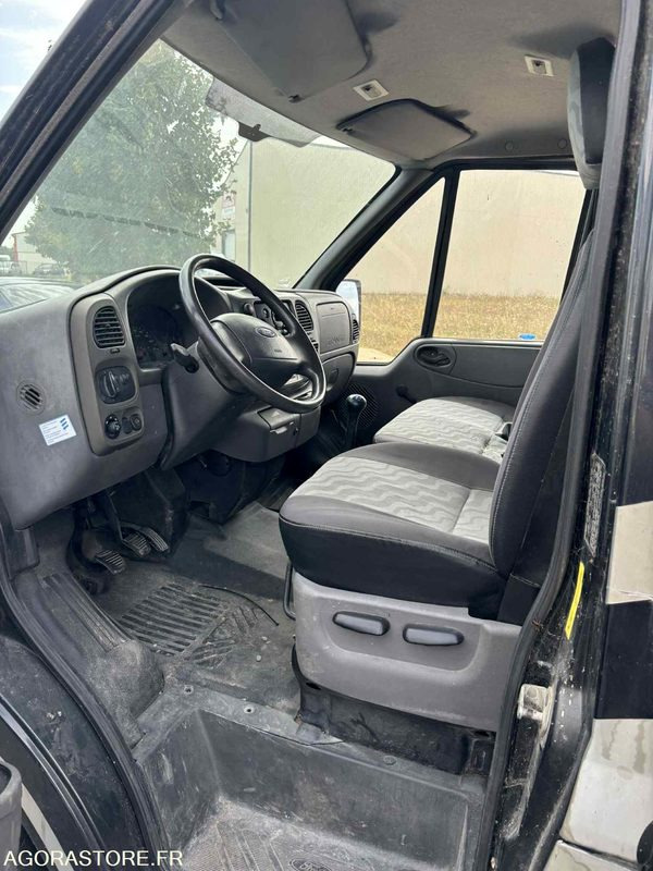 Fourgon FORD - Transport de 2 Chevaux - 2004 - 137 510 KM - Товарно комбе: слика 5 Fourgon FORD - Transport de 2 Chevaux - 2004 - 137 510 KM - Товарно комбе: слика 5