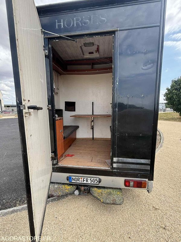 Fourgon FORD - Transport de 2 Chevaux - 2004 - 137 510 KM - Товарно комбе: слика 4 Fourgon FORD - Transport de 2 Chevaux - 2004 - 137 510 KM - Товарно комбе: слика 4