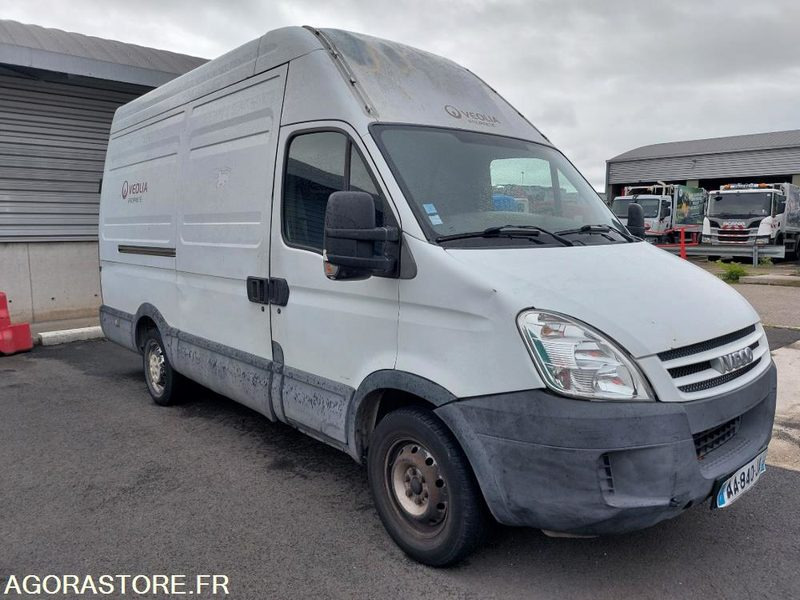 Fourgon IVECO Daily CNG- AA-840-JA - 176200 km (BARA - R51754) - Товарно комбе: слика 1 Fourgon IVECO Daily CNG- AA-840-JA - 176200 km (BARA - R51754) - Товарно комбе: слика 1