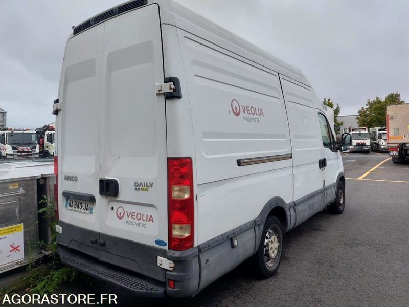 Fourgon IVECO Daily CNG- AA-840-JA - 176200 km (BARA - R51754) - Товарно комбе: слика 4 Fourgon IVECO Daily CNG- AA-840-JA - 176200 km (BARA - R51754) - Товарно комбе: слика 4