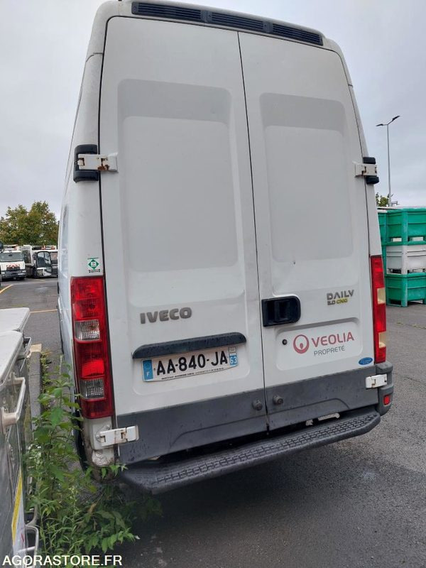 Fourgon IVECO Daily CNG- AA-840-JA - 176200 km (BARA - R51754) - Товарно комбе: слика 2 Fourgon IVECO Daily CNG- AA-840-JA - 176200 km (BARA - R51754) - Товарно комбе: слика 2