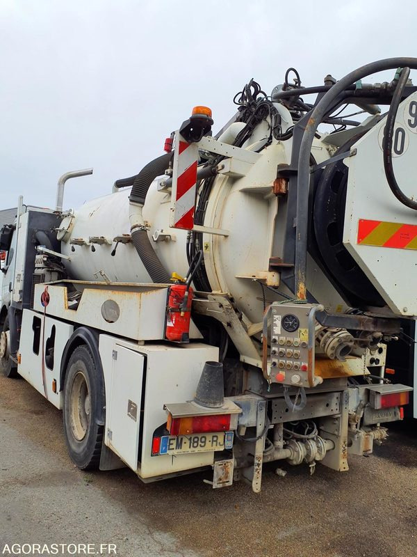 HYDROCUREUR 19T RIVARD - 2004 / 262 122 KM - Вакуумски камион: слика 2 HYDROCUREUR 19T RIVARD - 2004 / 262 122 KM - Вакуумски камион: слика 2