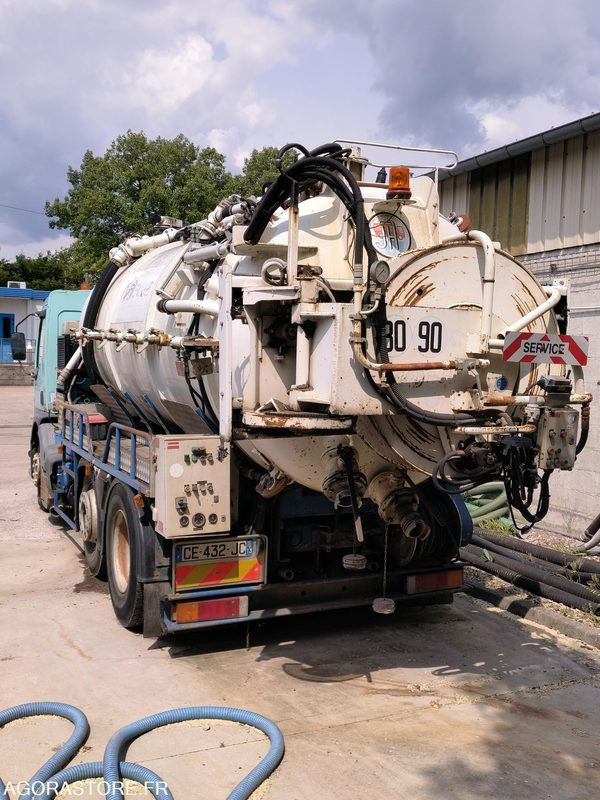 Hydrocureur HUWER RENAULT 24 T CE432JC (VENTE UNIQUEMENT EXPORT) - Вакуумски камион: слика 4 Hydrocureur HUWER RENAULT 24 T CE432JC (VENTE UNIQUEMENT EXPORT) - Вакуумски камион: слика 4