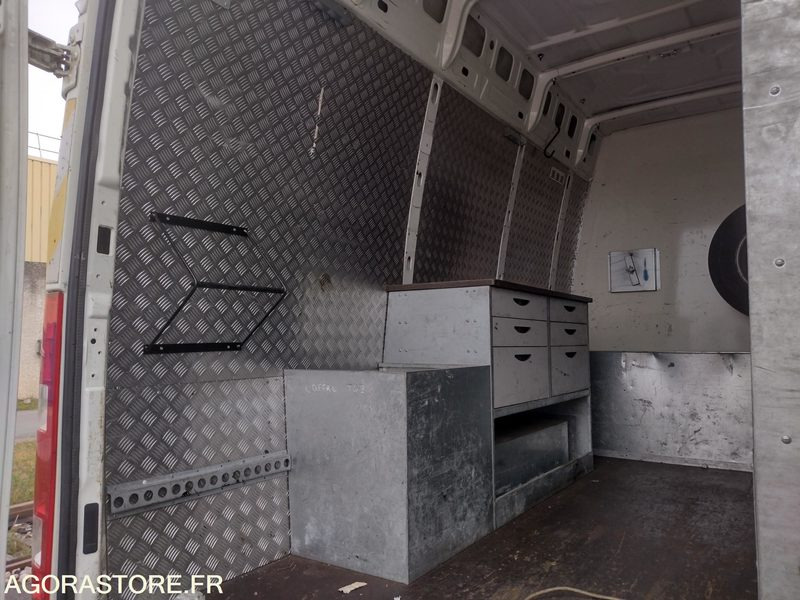 IVECO - 65C17 - 2011 / 96383 KM - Товарно комбе: слика 5 IVECO - 65C17 - 2011 / 96383 KM - Товарно комбе: слика 5