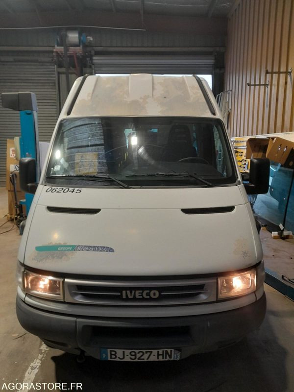 IVECO BUS DAILY N°062045 - Минибус, Патничко комбе: слика 1 IVECO BUS DAILY N°062045 - Минибус, Патничко комбе: слика 1