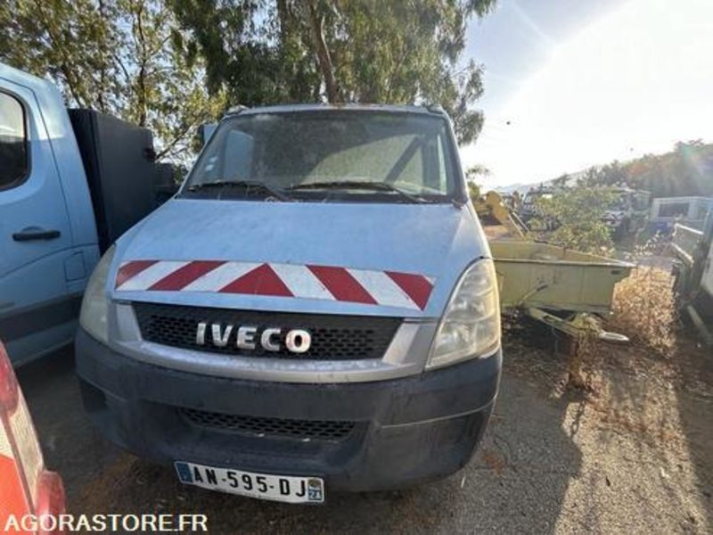 IVECO DAILY - 2010 - 156734KM - AN595DJ - Товарно комбе: слика 1 IVECO DAILY - 2010 - 156734KM - AN595DJ - Товарно комбе: слика 1