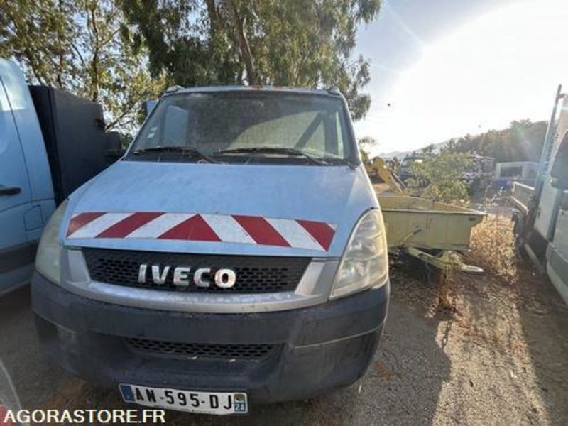 IVECO DAILY - 2010 - 156734KM - AN595DJ - Товарно комбе: слика 2 IVECO DAILY - 2010 - 156734KM - AN595DJ - Товарно комбе: слика 2