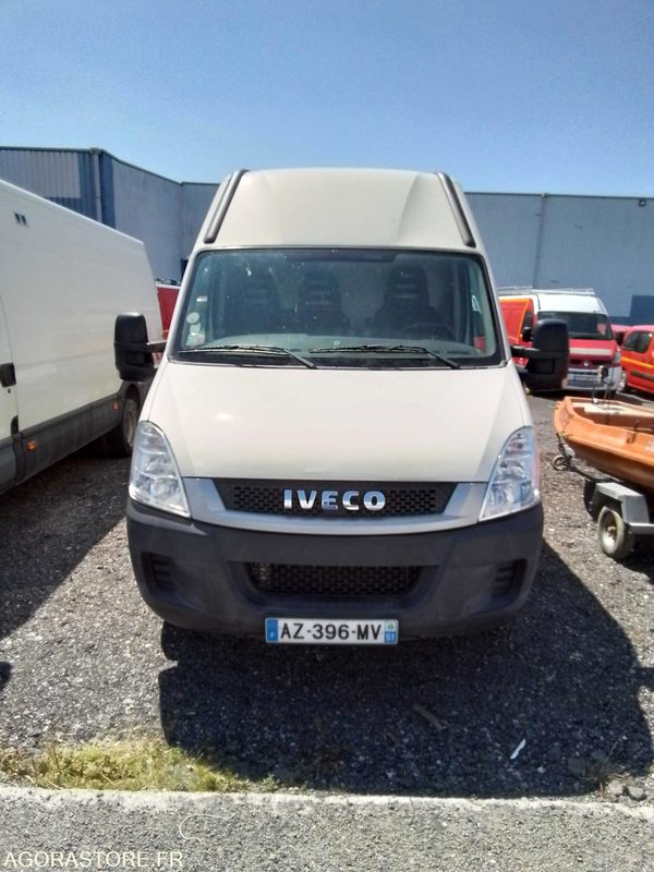 IVECO DAILY - FOURGON - 178000KM - 2010 (AZ396MV) - Товарно комбе: слика 1 IVECO DAILY - FOURGON - 178000KM - 2010 (AZ396MV) - Товарно комбе: слика 1